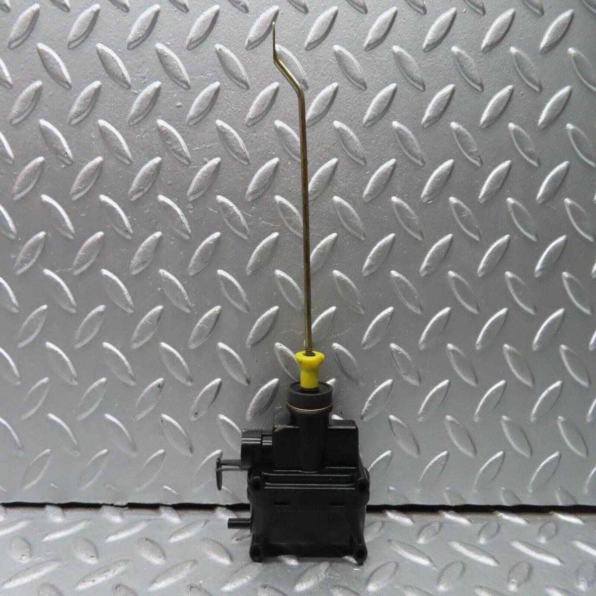 21568 Mercedes-Benz W126 300SE Trunk Lock Vacuum Actuator