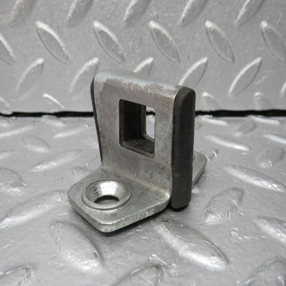 38060 Mercedes-Benz A124 320E Cabriolet Door Lock Latch